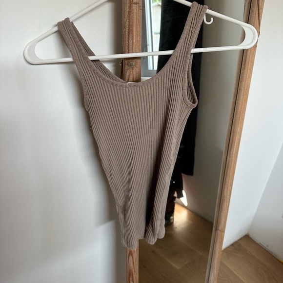 H&M Ribbed Tan Tanktop - Picture 4 of 5